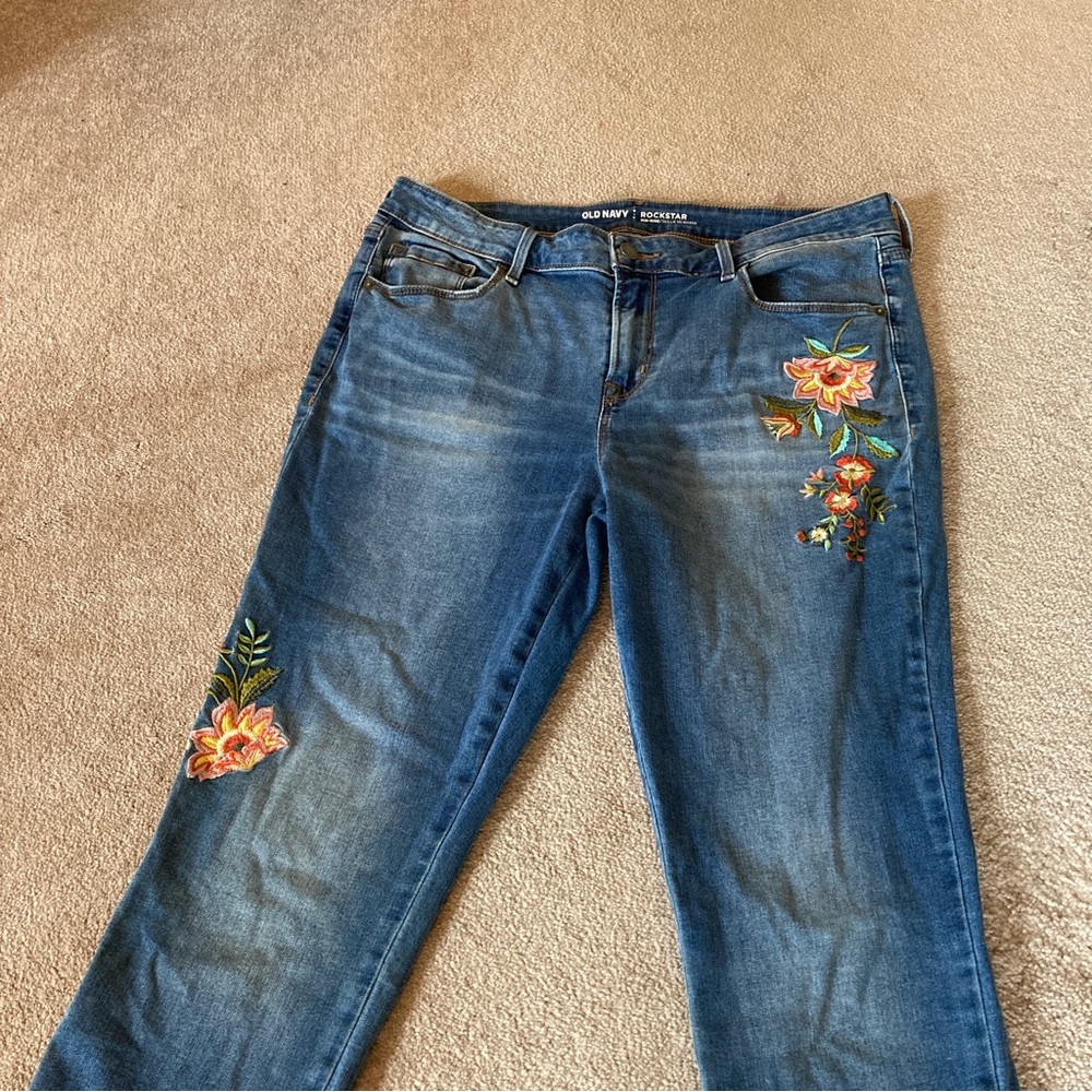 embroidered mid rise jeans